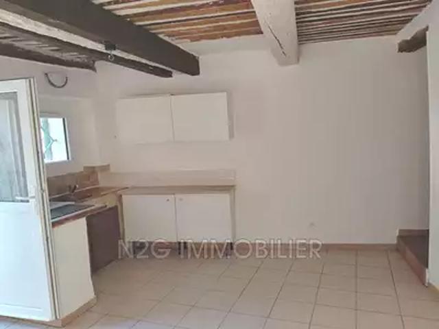 Callas 83830 Location appartement 1 pièce t1 terrasse