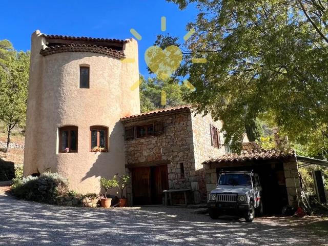 CALLAS: Villa de 250 m2 sur 12 hectares vue jusqu'à la mer 165m² Callas