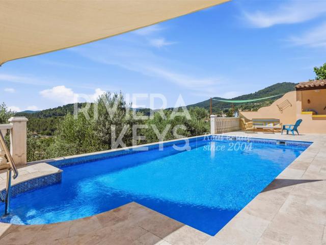 CALLAS: Villa moderne avec vues magnifiques et appartement. 210m² Callas
