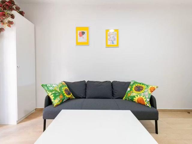 Calle Turaco, Madrid, Community of Madrid 28011