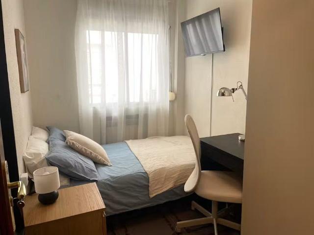 Calle Valdemoro, Getafe, Community of Madrid 28901