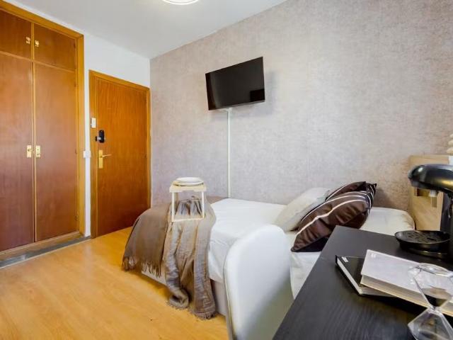 Calle Aguamarina, Pozuelo de Alarcón, Community of Madrid 28224