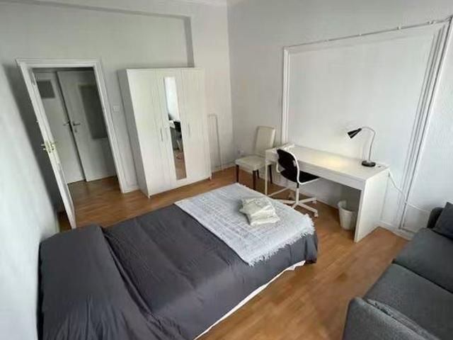 Calle Amado Nervo, Madrid, Community of Madrid 28007
