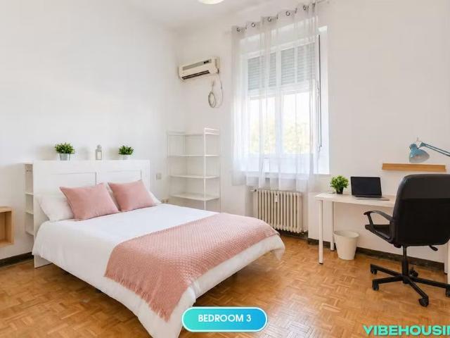 Calle Arcipreste de Hita, Madrid, Community of Madrid 28015