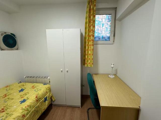 Calle Arzúa, Madrid, Community of Madrid 28033