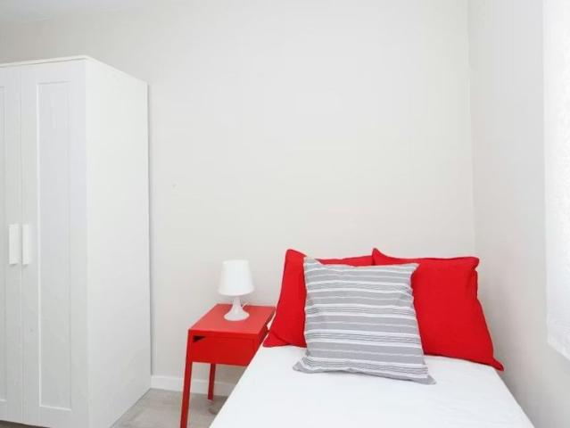 Calle Berruguete, Madrid, Community of Madrid 28039