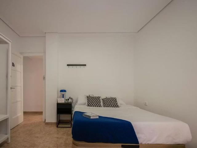 Calle Buenos Aires, Valencia, Valencian Community 46006