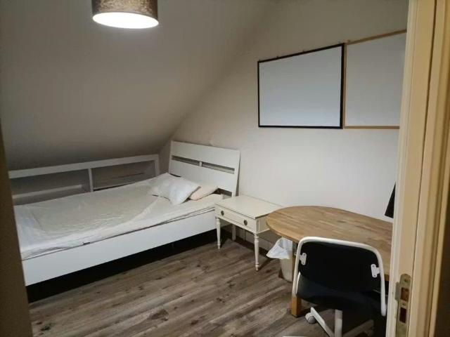Calle Burgos, Pozuelo de Alarcón, Community of Madrid 28223