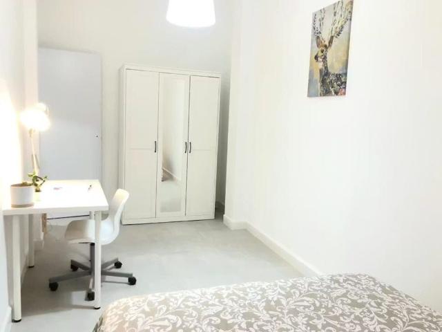 Calle Bustos Tavera, Sevilla, Andalusia 41003