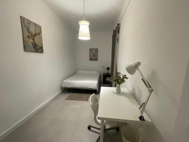 Calle Bustos Tavera, Sevilla, Andalusia 41003