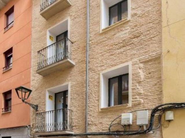 Calle Casta Álvarez, 92