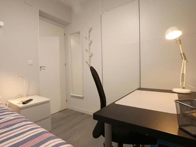Calle Crisantemo, Getafe, Community of Madrid 28903