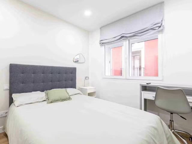 Calle de Toledo, Madrid, Community of Madrid 28005