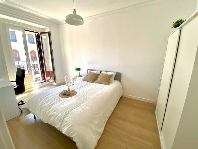 Calle de Toledo, Madrid, Community of Madrid 28005