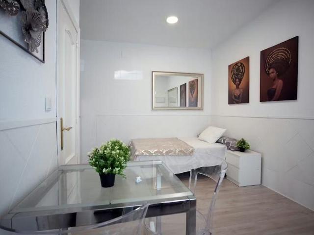 Calle de Tordegrillos, Madrid, Community of Madrid 28021