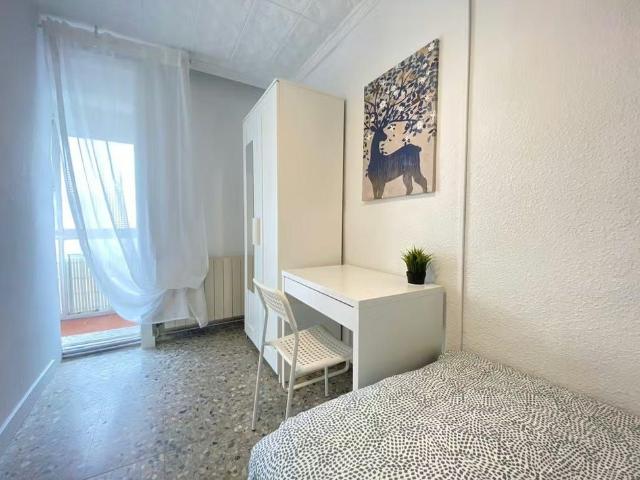 Calle de Tordegrillos, Madrid, Community of Madrid 28021