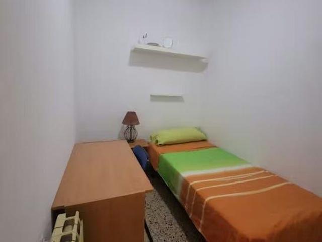 Calle de Torrecilla del Leal, Madrid, Community of Madrid 28012