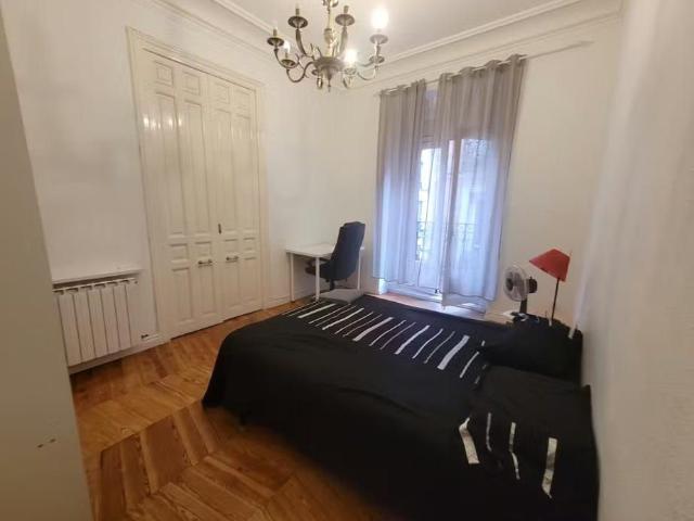 Calle de Torrecilla del Leal, Madrid, Community of Madrid 28012