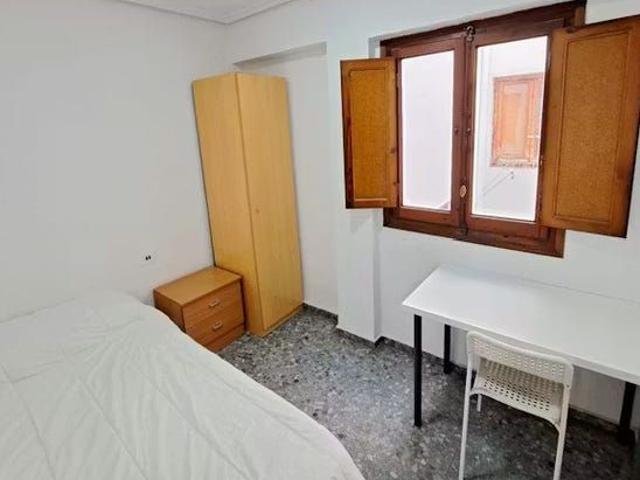 Calle de Utiel, Valencia, Valencian Community 46020