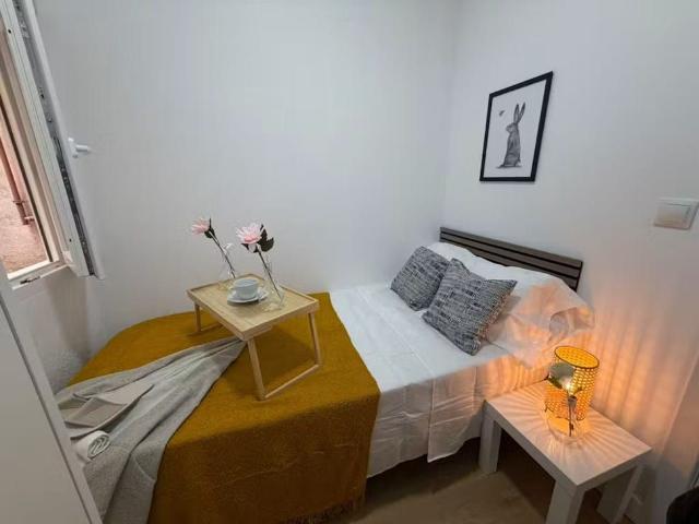 Calle de Valdecaleras, Madrid, Community of Madrid 28043