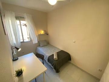 Calle de Valderrobres, Madrid, Community of Madrid 28022