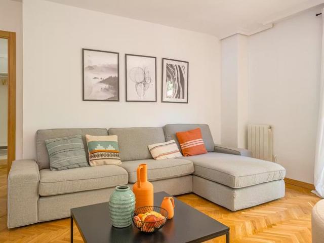 Calle de Villaamil, Madrid, Community of Madrid 28039