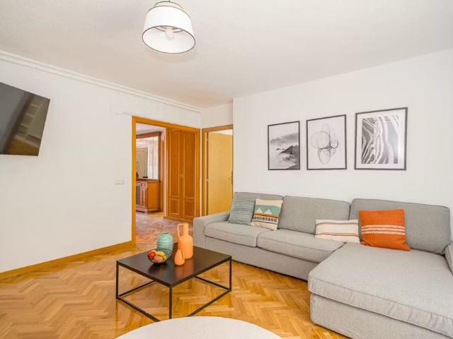 Calle de Villaamil, Madrid, Community of Madrid 28039
