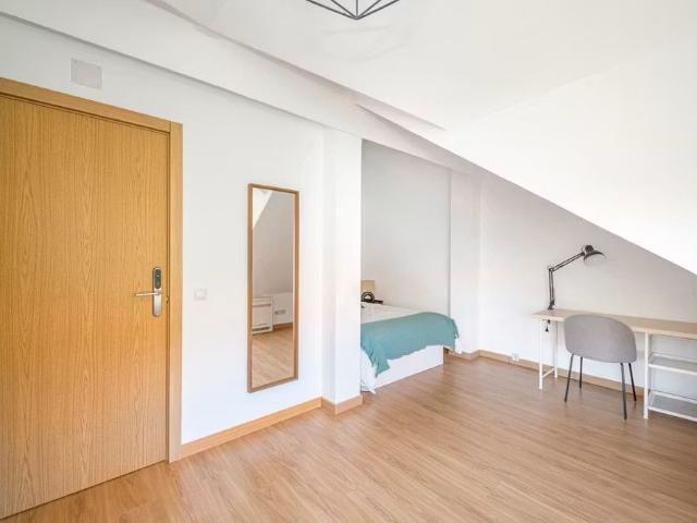 Calle de Villaamil, Madrid, Community of Madrid 28039