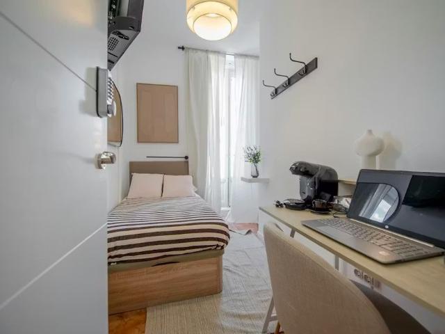 Calle de Abades, Madrid, Community of Madrid 28012