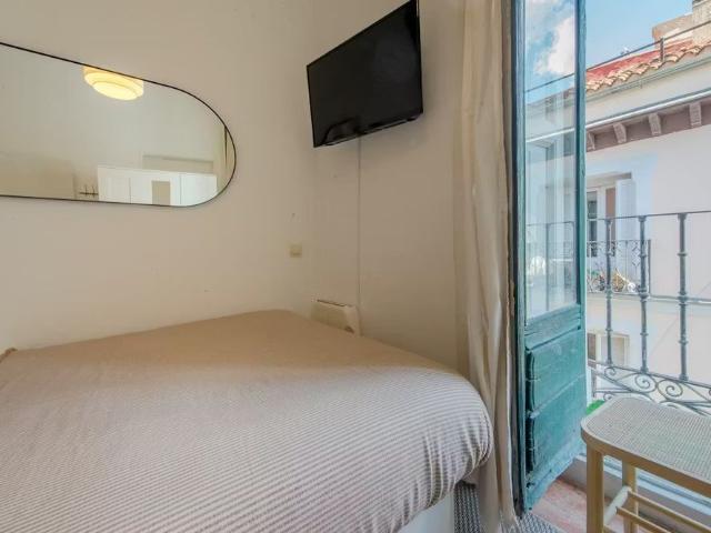 Calle de Abades, Madrid, Community of Madrid 28012