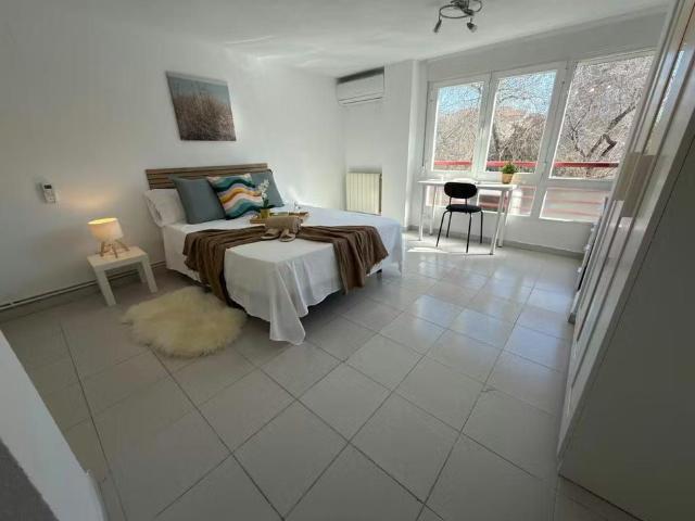 Calle de Amposta, Madrid, Community of Madrid 28037