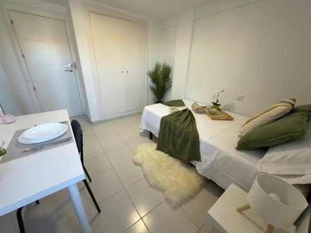 Calle de Amposta, Madrid, Community of Madrid 28037