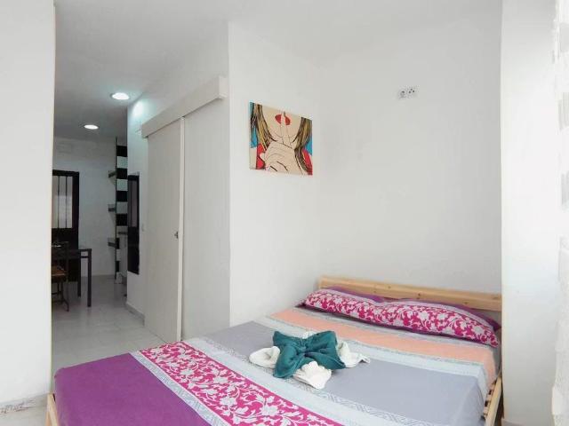 Calle de Antonio Zamora, Madrid, Community of Madrid 28011