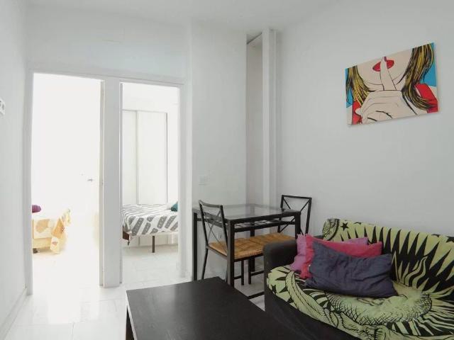 Calle de Antonio Zamora, Madrid, Community of Madrid 28011