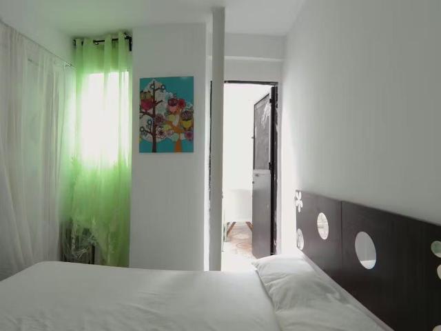 Calle de Antonio Zamora, Madrid, Community of Madrid 28011