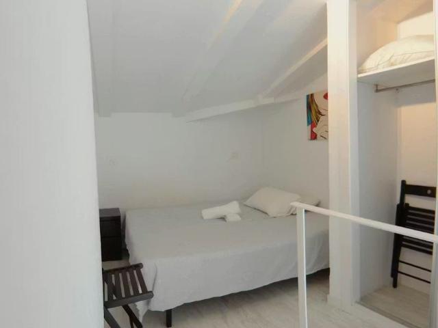 Calle de Antonio Zamora, Madrid, Community of Madrid 28011