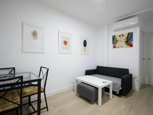 Calle de Antonio Zamora, Madrid, Community of Madrid 28011