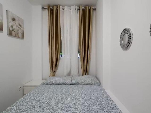 Calle de Antonio Zamora, Madrid, Community of Madrid 28011