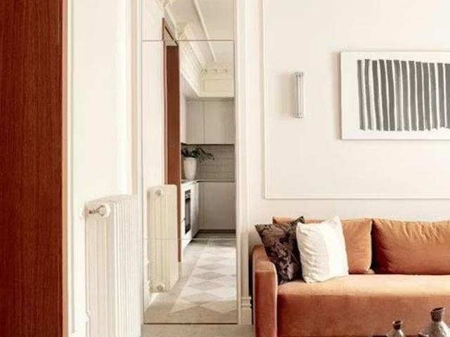 Calle de Apodaca, Madrid, Community of Madrid 28004