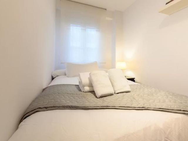 Calle de Benidorm, Madrid, Community of Madrid 28017