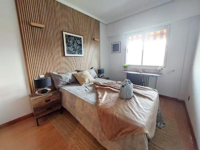 Calle de Beatriz de Bobadilla, Madrid, Community of Madrid 28040