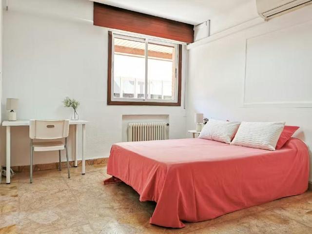 Calle de Beatriz de Bobadilla, Madrid, Community of Madrid 28040