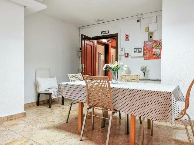 Calle de Beatriz de Bobadilla, Madrid, Community of Madrid 28040