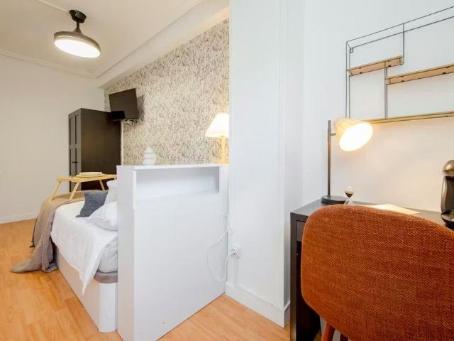 Calle de Biarritz, Madrid, Community of Madrid 28028