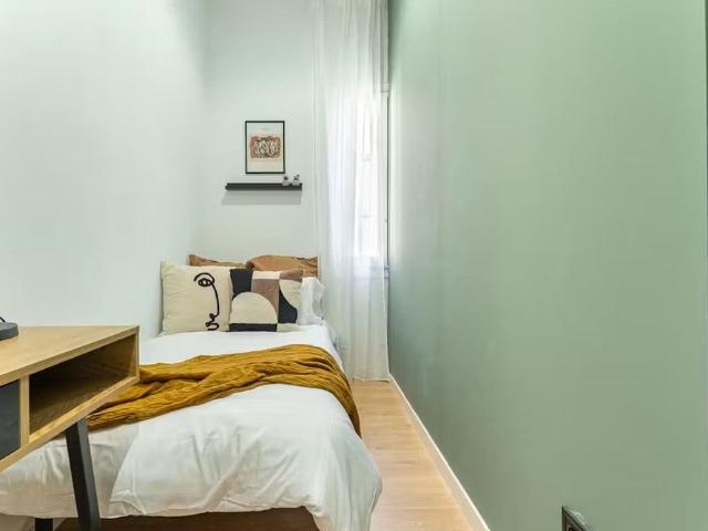 Calle de Bolivia, Madrid, Community of Madrid 28016