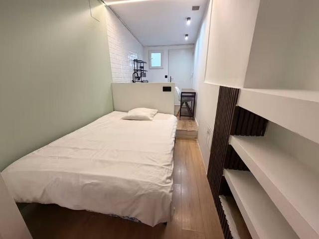 Calle de Bolivia, Madrid, Community of Madrid 28016