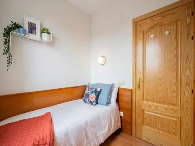 Calle de Bravo Murillo, Madrid, Community of Madrid 28020