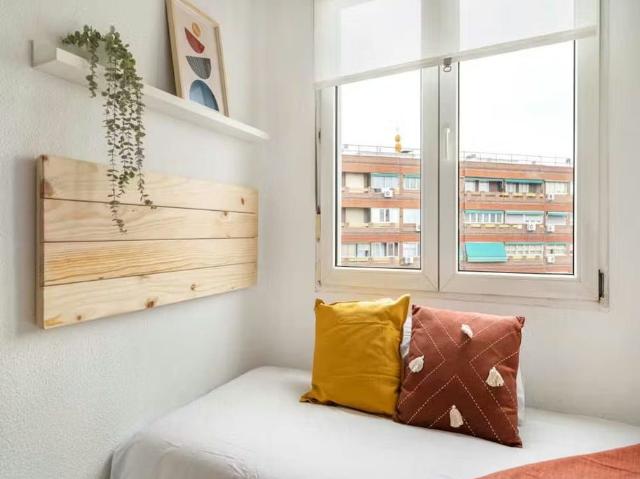 Calle de Bravo Murillo, Madrid, Community of Madrid 28020