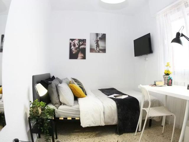 Calle de Camarena, Madrid, Community of Madrid 28047