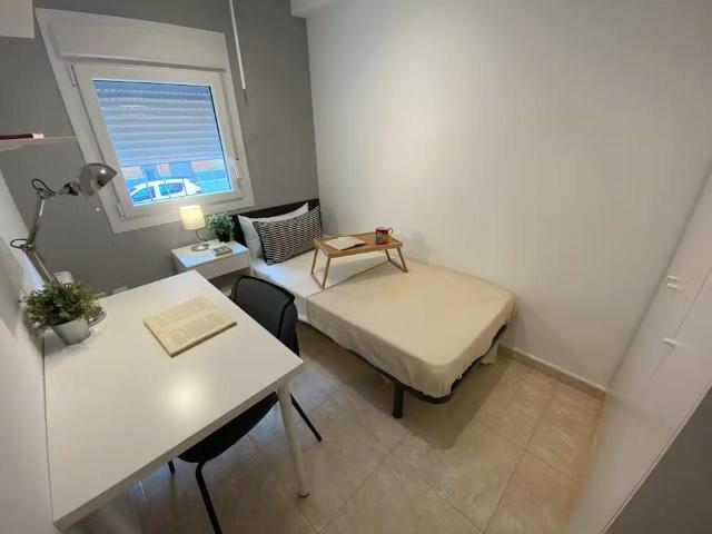 Calle de Calahorra, Madrid, Community of Madrid 28032